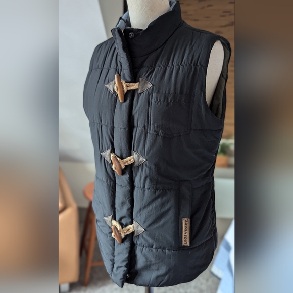 Legendary Whitetails Puffer Vest - Picture 3 of 7